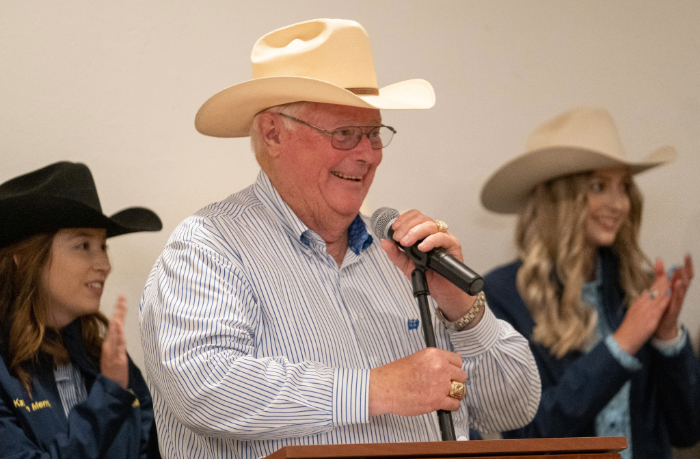 Jim Glines, auctioneer
